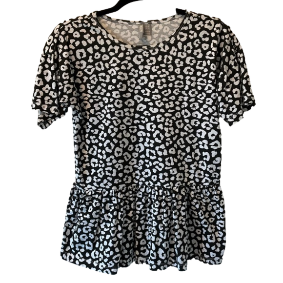 ASOS DESIGN Smock Top With Ruffle Hem In Mono Animal Print
- Mono / US 6 - Picture 5 of 7